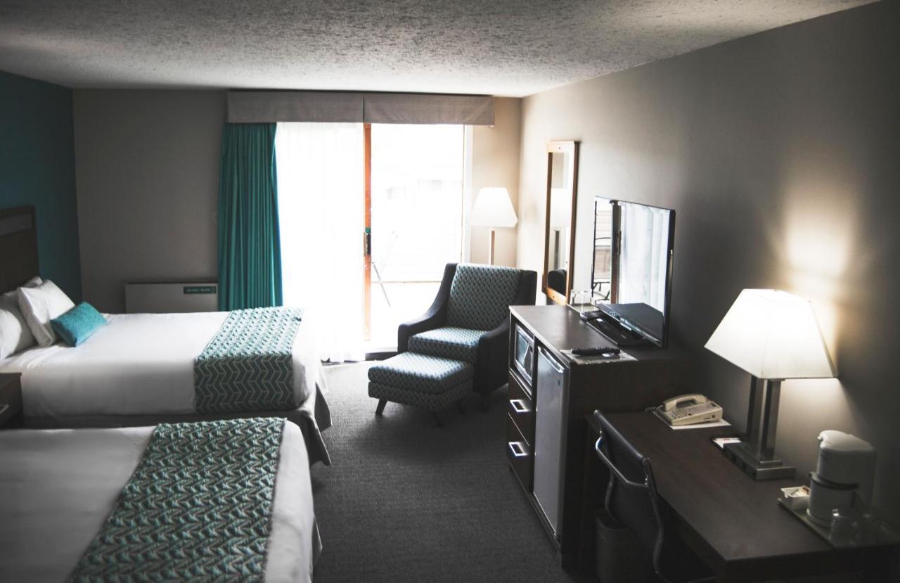 Ramada By Wyndham Hotell Quesnel Exteriör bild