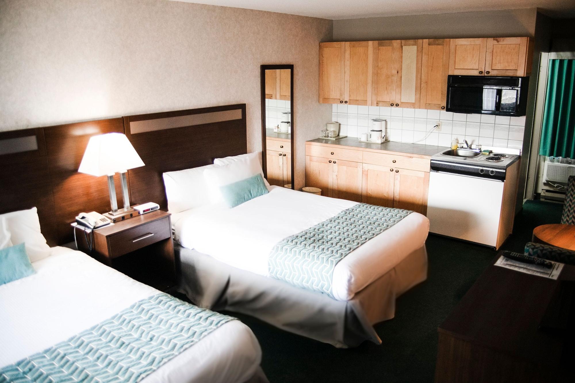 Ramada By Wyndham Hotell Quesnel Exteriör bild