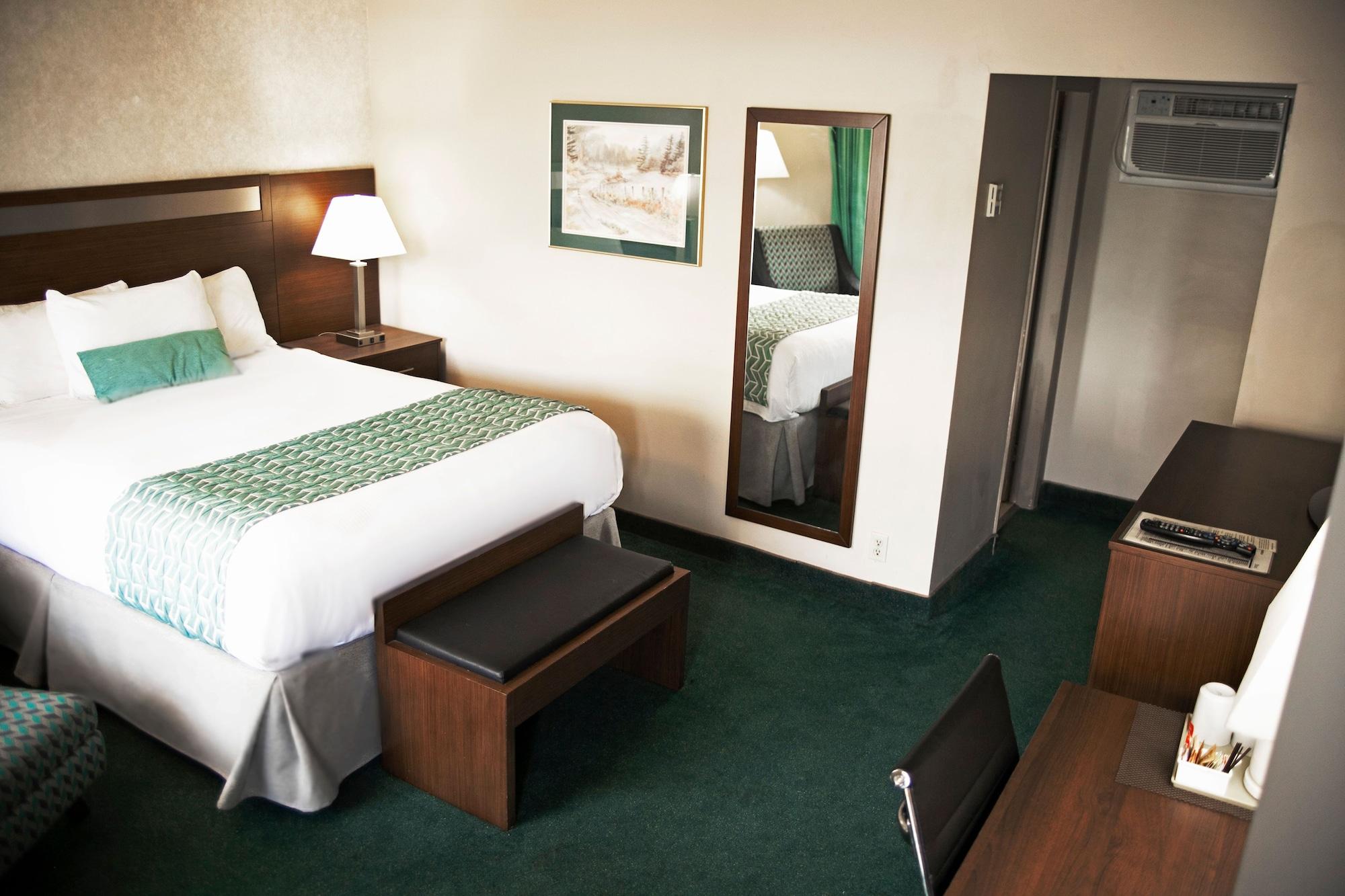 Ramada By Wyndham Hotell Quesnel Exteriör bild
