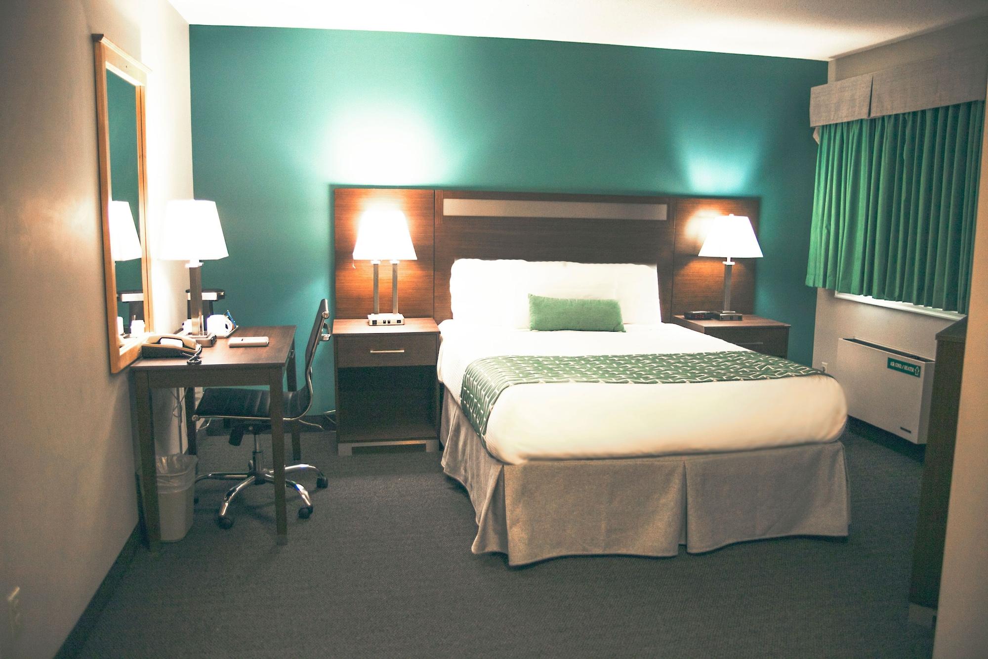 Ramada By Wyndham Hotell Quesnel Exteriör bild
