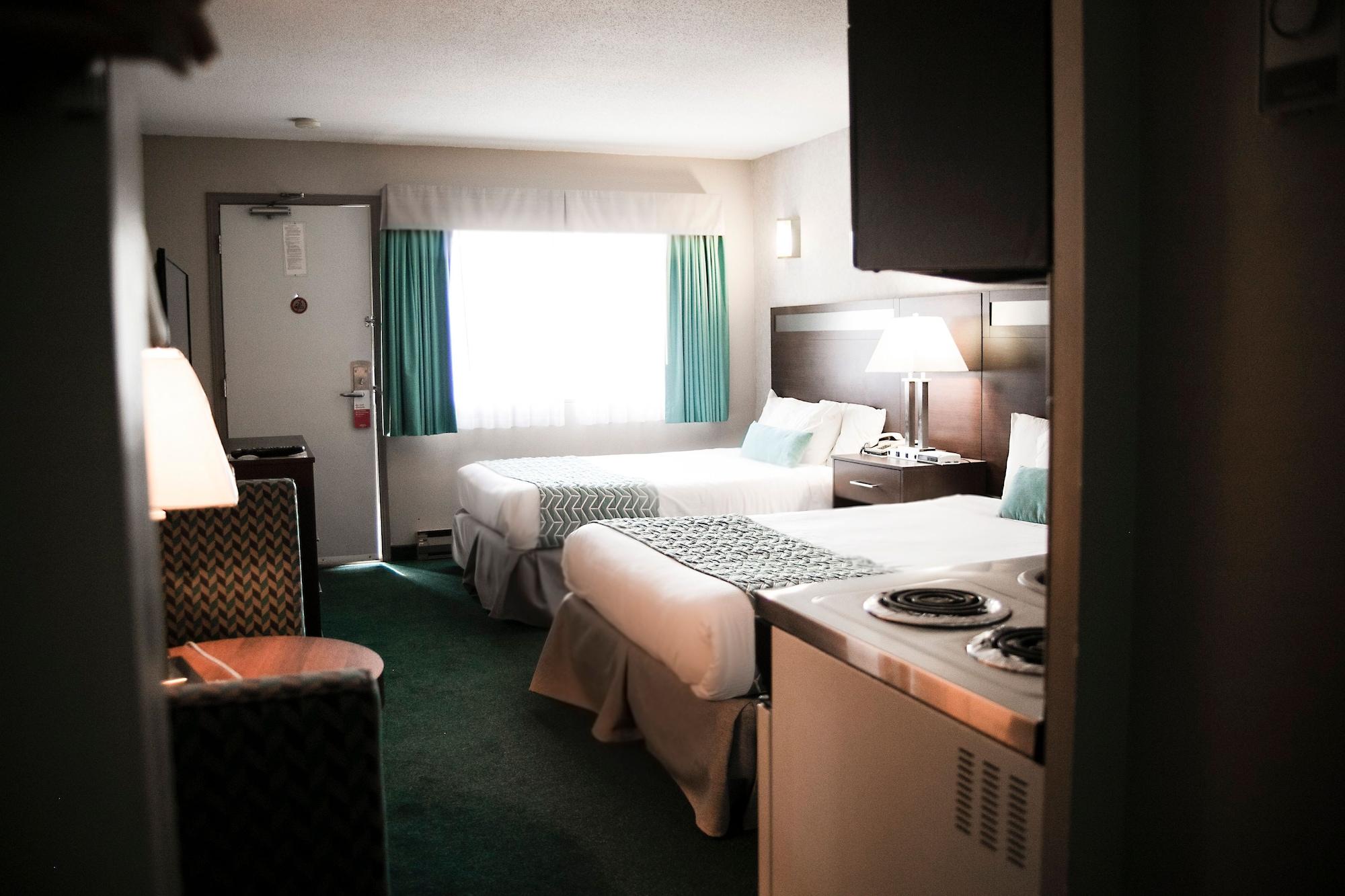 Ramada By Wyndham Hotell Quesnel Exteriör bild