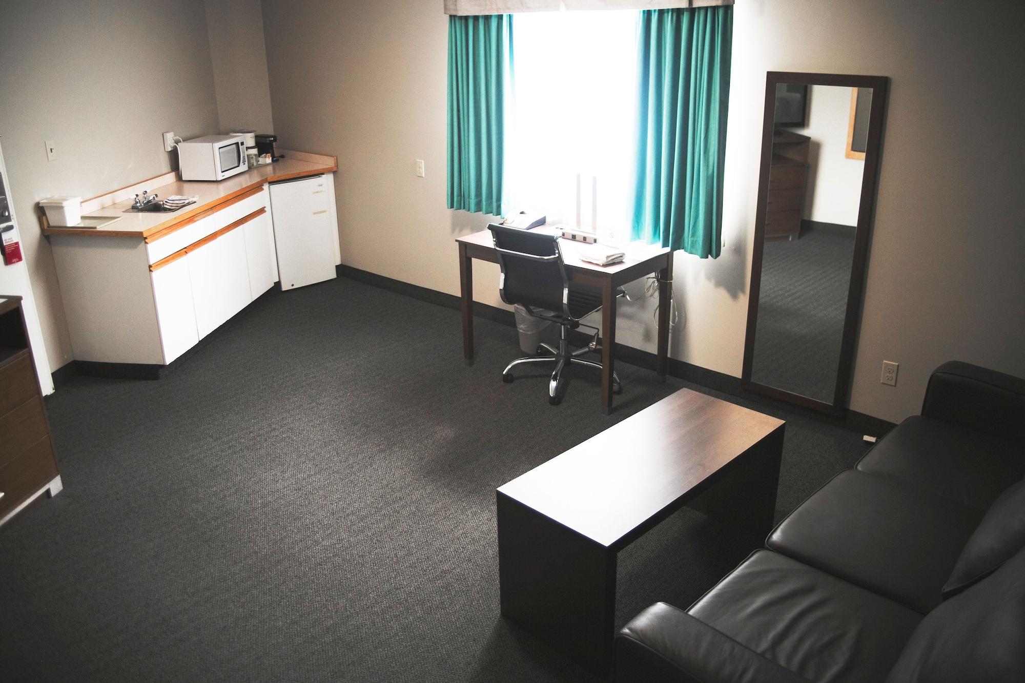 Ramada By Wyndham Hotell Quesnel Exteriör bild